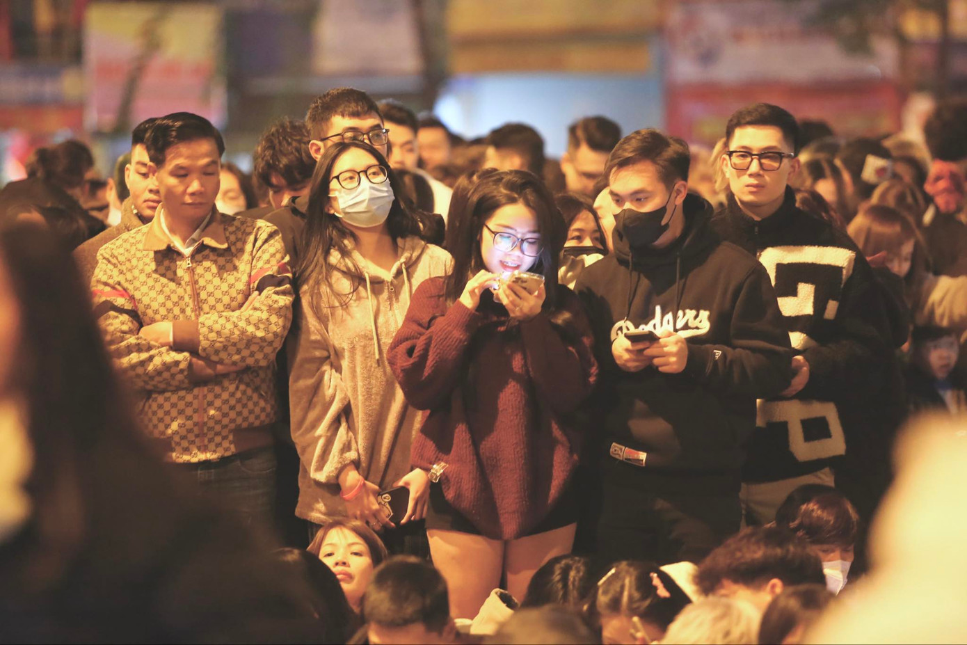 "Biển người" hào hứng chờ đón màn trình diễn "Biển người" hào hứng chờ đón màn trình diễn