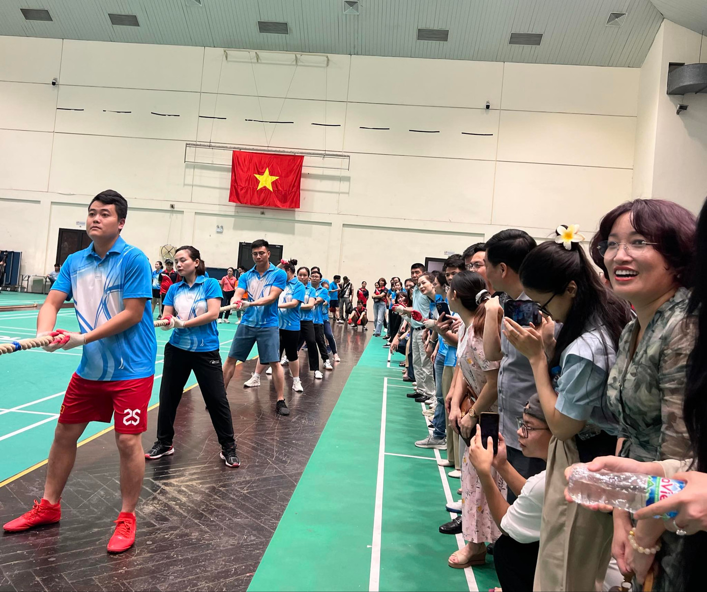 Công đoàn cơ quan Trung ương Đoàn tham gia bộ môn kéo co tại Hội thao.