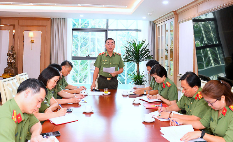 Thứ trưởng Trần Quốc Tỏ họp với các đơn vị chức năng về công tác chuẩn bị cho kỳ thi đánh giá của Bộ Công an.