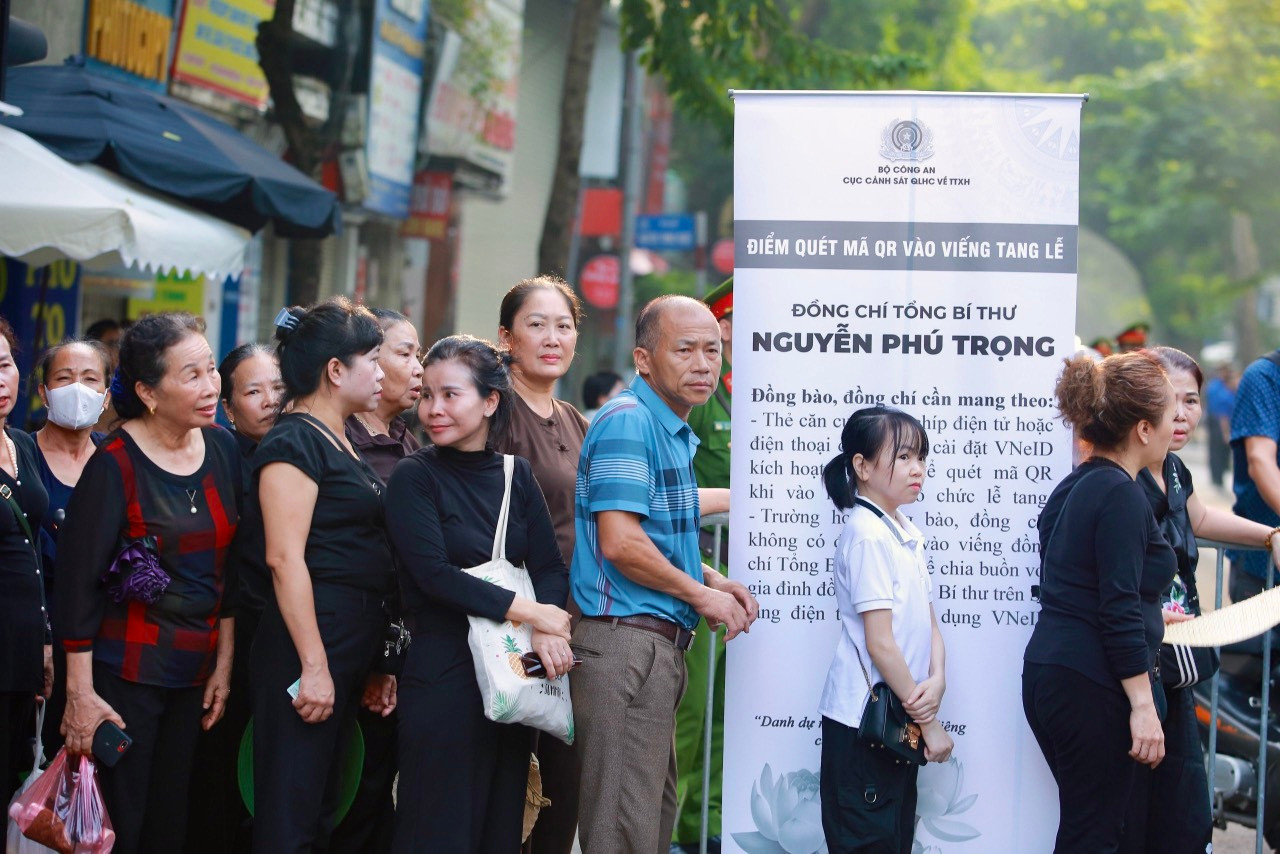 Trực tiếp Lễ viếng Tổng Bí thư Nguyễn Phú Trọng ngày 26/7 ảnh 17