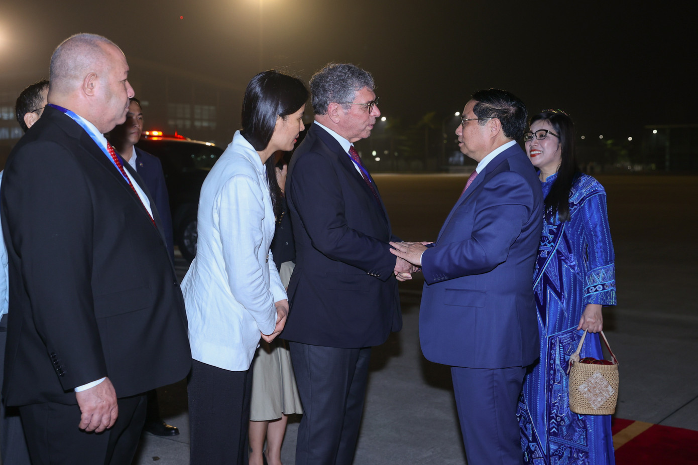 Đại sứ Brazil tại Việt Nam Marco Farani tiễn Thủ tướng Phạm Minh Chính cùng Phu nhân tại sân bay quốc tế Nội Bài - Ảnh: VGP/Nhật Bắc Đại sứ Brazil tại Việt Nam Marco Farani tiễn Thủ tướng Phạm Minh Chính cùng Phu nhân tại sân bay quốc tế Nội Bài - Ảnh: VGP/Nhật Bắc