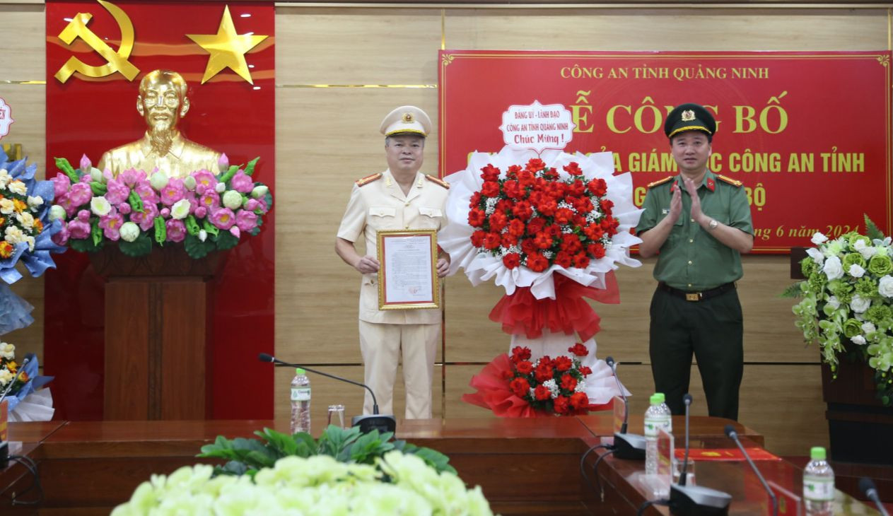 Trao quyết định điều động, bổ nhiệm Thượng tá Nguyễn Khánh Toàn Trao quyết định điều động, bổ nhiệm Thượng tá Nguyễn Khánh Toàn