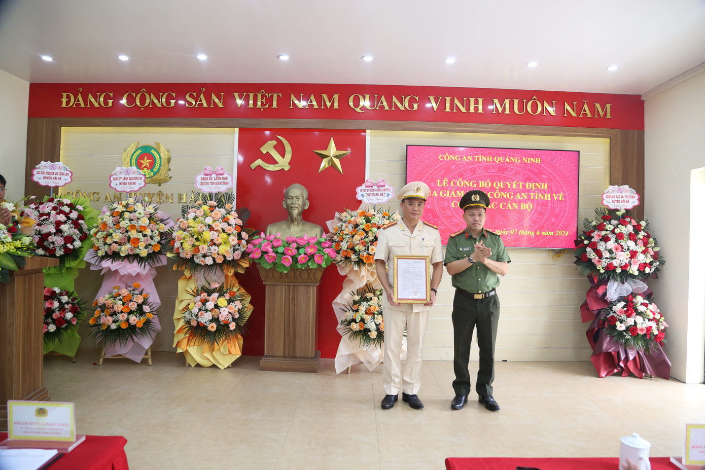 Trao quyết định điều động, bổ nhiệm Thượng tá Nguyễn Thành Trung Trao quyết định điều động, bổ nhiệm Thượng tá Nguyễn Thành Trung