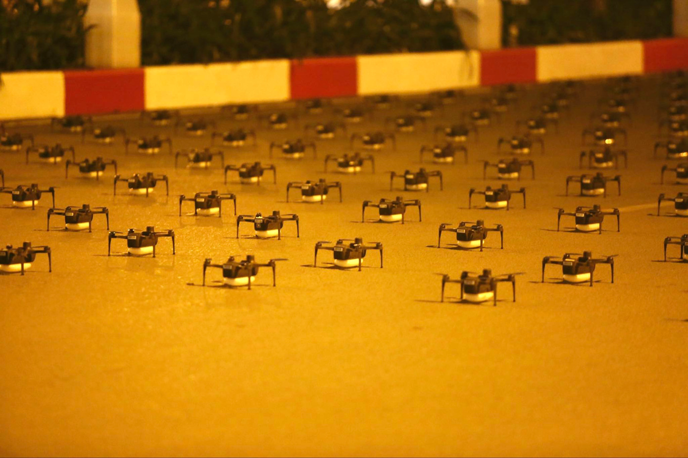 Màn trình diễn có chủ đề "Lễ hội ánh sáng nghệ thuật Hà Nội - Rực rỡ Thăng Long" chính thức được diễn ra vào lúc 23h30 ngày 9/2 tại khu vực ngã ba Văn Cao, quận Tây Hồ, Hà Nội. Ảnh: Duy Phạm Màn trình diễn có chủ đề "Lễ hội ánh sáng nghệ thuật Hà Nội - Rực rỡ Thăng Long" chính thức được diễn ra vào lúc 23h30 ngày 9/2 tại khu vực ngã ba Văn Cao, quận Tây Hồ, Hà Nội. Ảnh: Duy Phạm