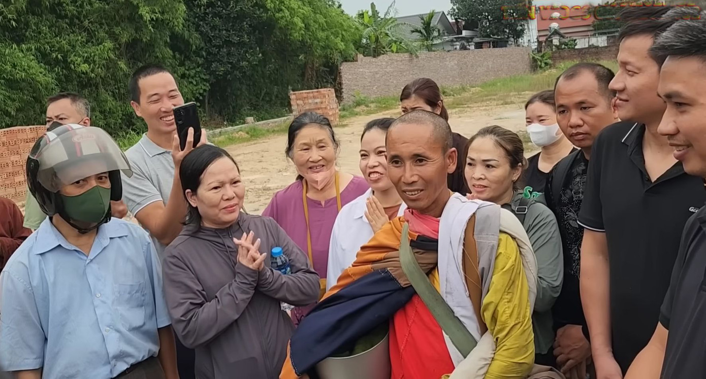 “Đầu đà” Thích Minh Tuệ trở thành một biểu tượng sống động của Phật giáo dưới góc nhìn đại chúng “Đầu đà” Thích Minh Tuệ trở thành một biểu tượng sống động của Phật giáo dưới góc nhìn đại chúng