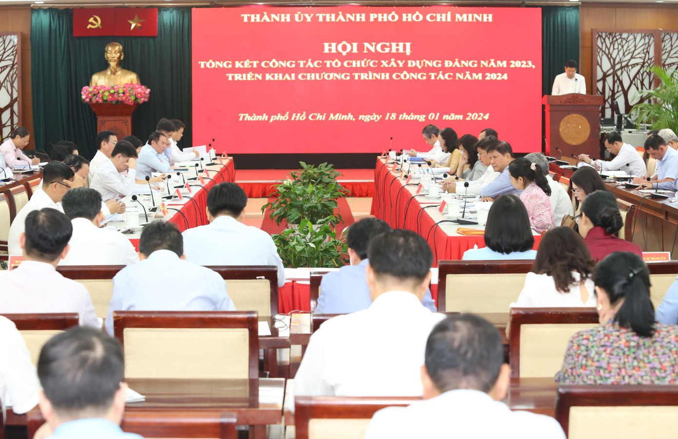 Toàn cảnh hội nghị.