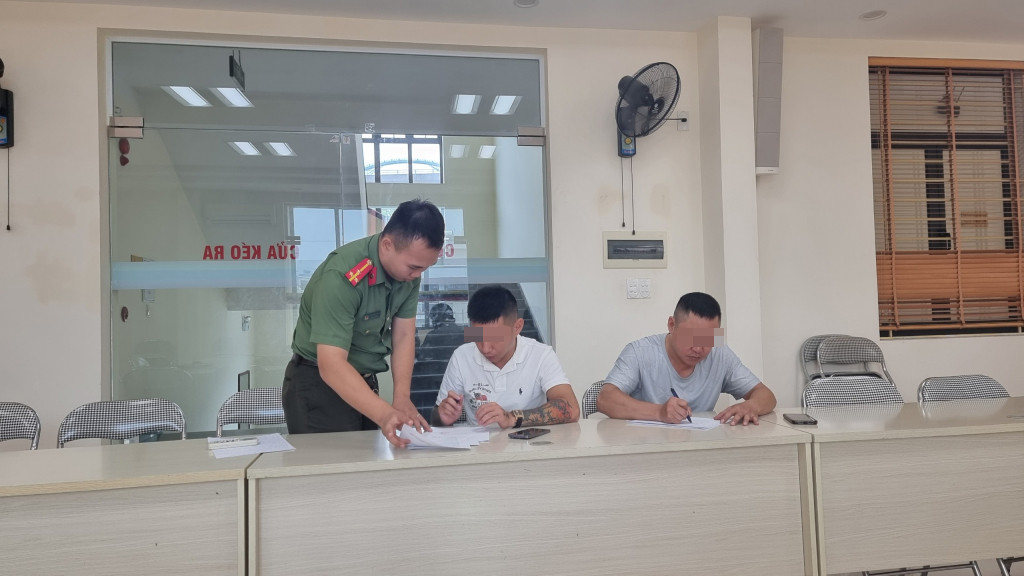 Công an TP Hạ Long đã làm việc với anh T.M.T (phường Hồng Hải, TP Hạ Long). Công an TP Hạ Long đã làm việc với anh T.M.T (phường Hồng Hải, TP Hạ Long).