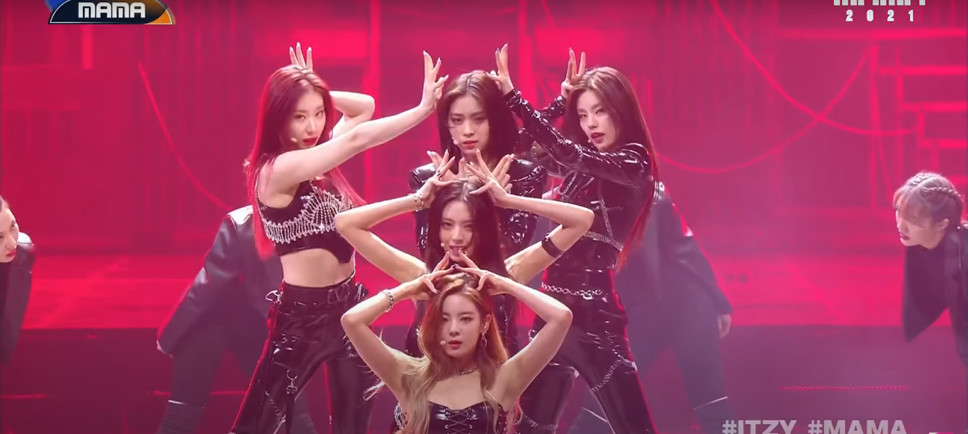 ITZY cực ngầu với tiết mục Loco và M.A.F.IA In The Morning. ITZY cực ngầu với tiết mục Loco và M.A.F.IA In The Morning.