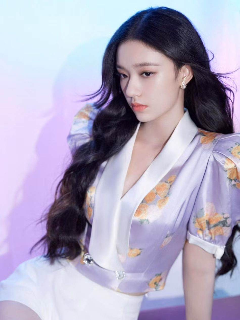 Lâm Duẫn cũng là ngôi sao được nhiều người theo dõi.