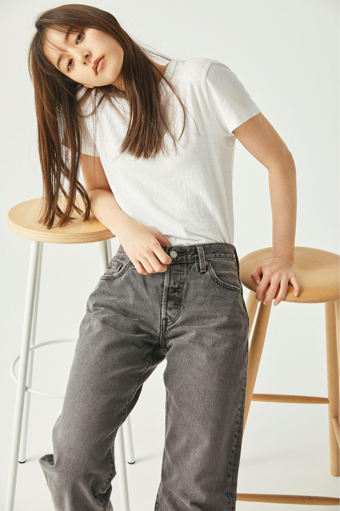 Các hãng tạp chí cũng vô cùng &quot;săn đón&quot; Yuko Araki trong hình tượng denim bụi bặm, phóng khoáng.