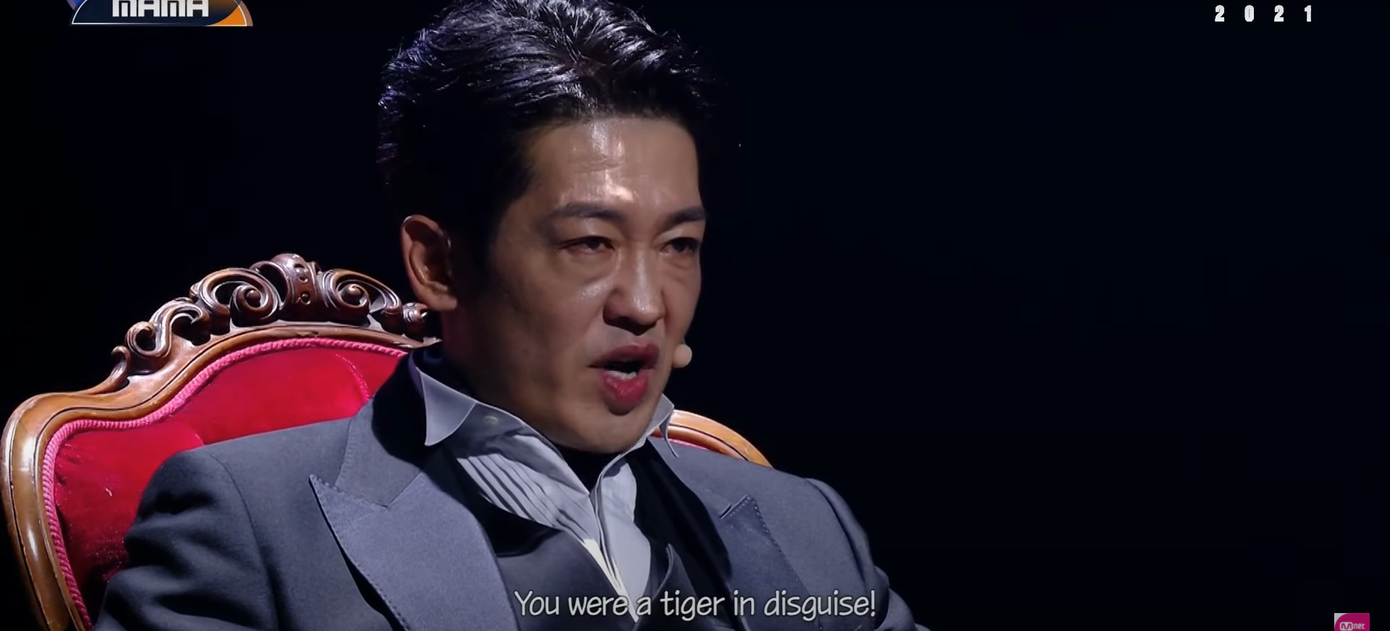 Màn trình diễn của ITZY có sự góp mặt đáng chú ý của diễn viên Heo Sung Tae - ông chú khét tiếng trong bộ phim đình đám Squid Game. Màn trình diễn của ITZY có sự góp mặt đáng chú ý của diễn viên Heo Sung Tae - ông chú khét tiếng trong bộ phim đình đám Squid Game.