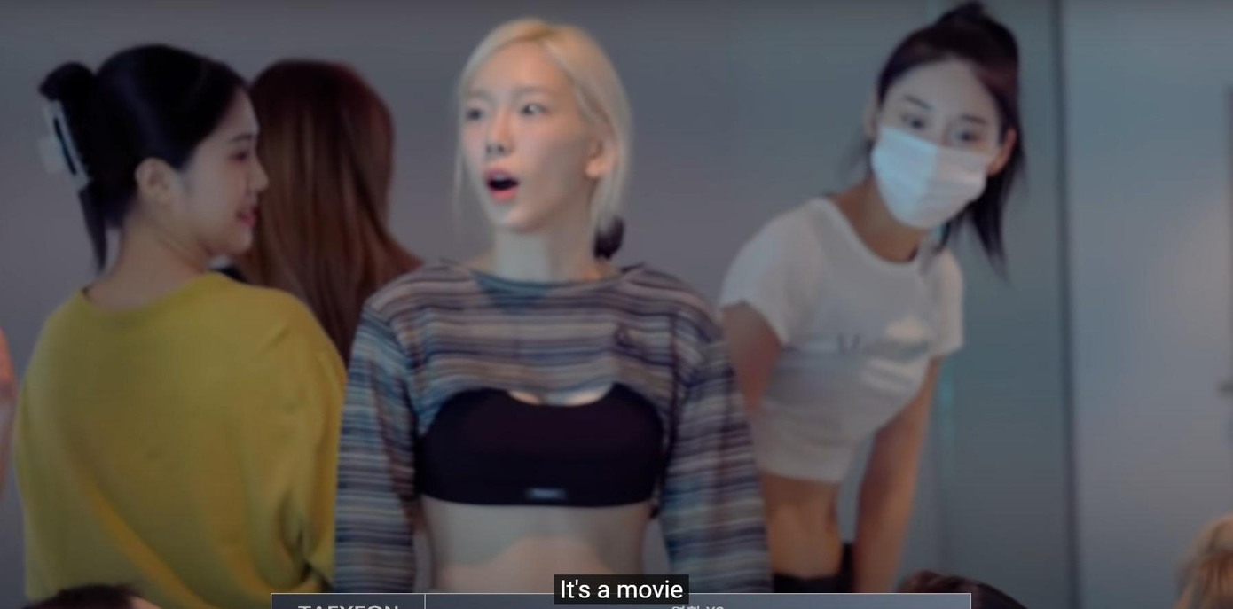 Cô nàng siêng năng giải thích về bộ phim cho những ai chưa biết. Cô nàng siêng năng giải thích về bộ phim cho những ai chưa biết.