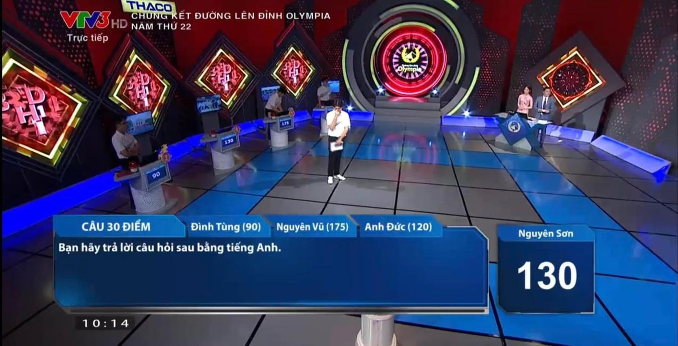 Nguyên Sơn đã không trả lời được câu hỏi của Charlie Puth và để Anh Đức giành quyền trả lời.