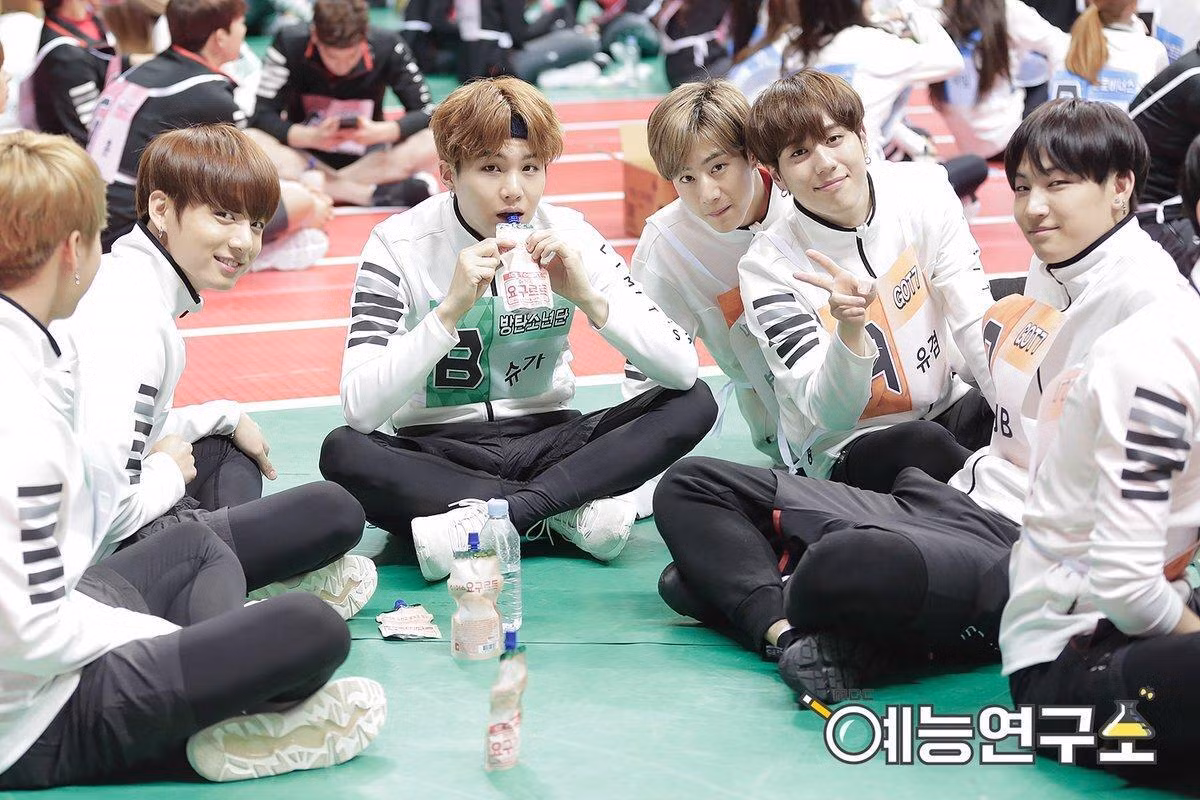 ISAC là "cái nôi" của nhiều khoảnh khắc huyền thoại của thần tượng, không chỉ giữa các thành viên trong nhóm mà còn với các nhóm nhạc khác.