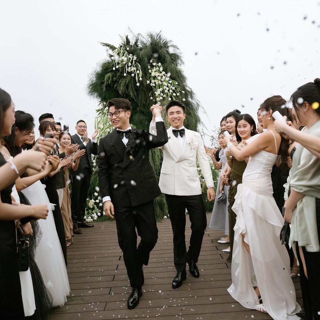 Những tấm ảnh "chiếm trọn spotlight" trên mạng xã hội khiến dân tình được phen "tan chảy" với dấu mốc ấn tượng trong "quá trình thành lập công ty" của gia đình Ninh Dương. Những tấm ảnh "chiếm trọn spotlight" trên mạng xã hội khiến dân tình được phen "tan chảy" với dấu mốc ấn tượng trong "quá trình thành lập công ty" của gia đình Ninh Dương.