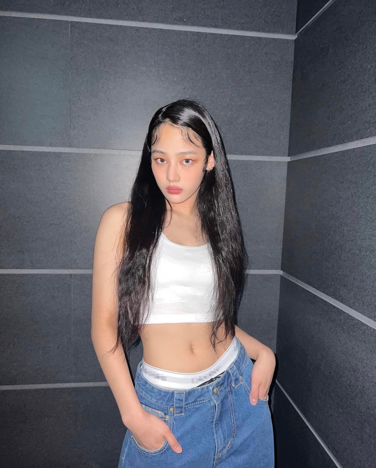 Minji là đại sứ khu vực Hàn Quốc đầu tiên ở cả 3 mảng của Chanel.