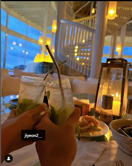 Anh chàng đăng tải hình ảnh thưởng thức Mojito và không quên tag &quot;bà xã&quot;.