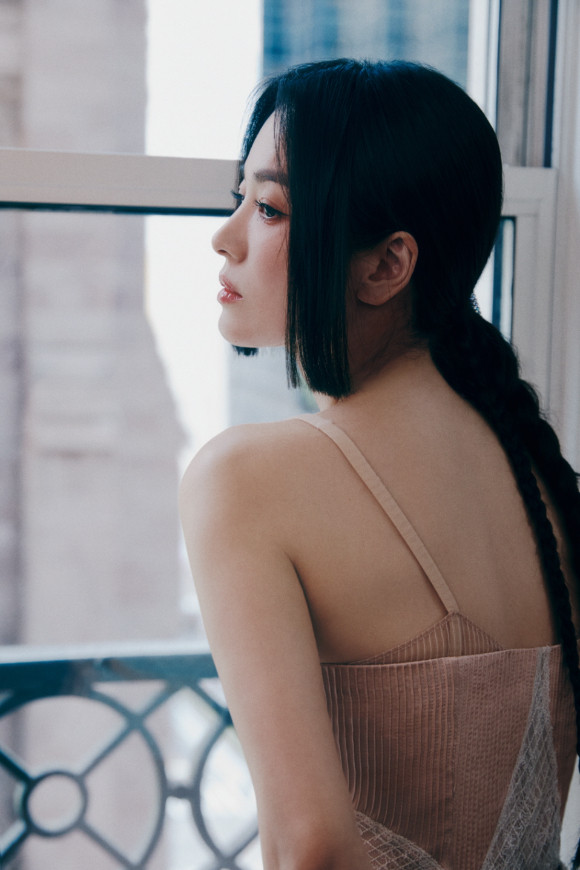 Hiện tại, khán giả đang nóng lòng theo dõi diễn biến tiếp theo của sự việc và chờ đợi phát ngôn chính thức từ phía Song Hye Kyo. Hiện tại, khán giả đang nóng lòng theo dõi diễn biến tiếp theo của sự việc và chờ đợi phát ngôn chính thức từ phía Song Hye Kyo.