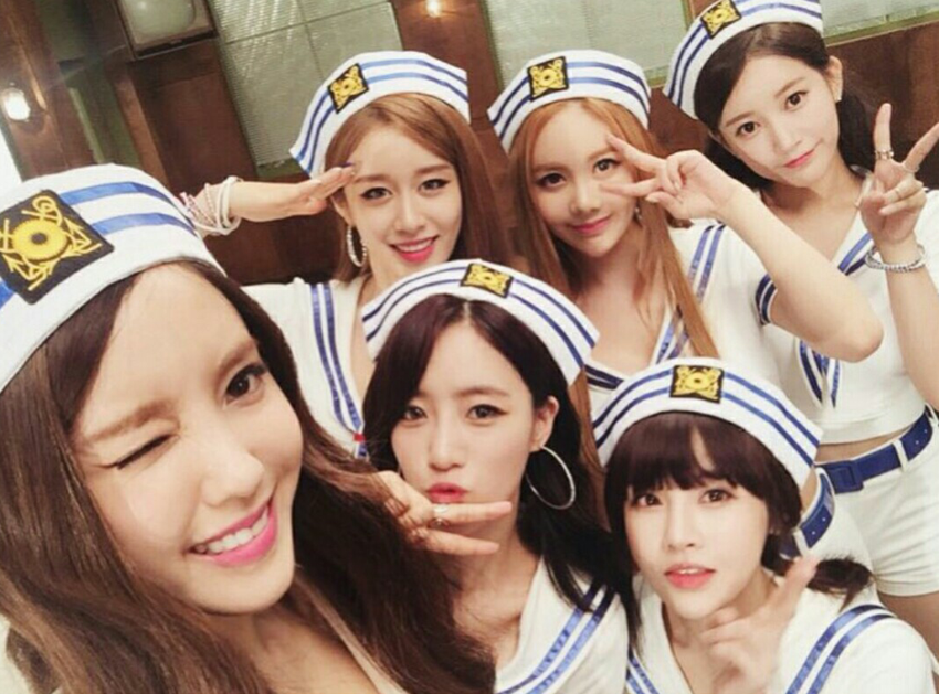 Người hâm mộ đang cảm thấy bồi hồi trước thông tin &quot;thành gia lập thất&quot; của thần tượng - những idol đã trở thành một phần thanh xuân của hàng triệu người.