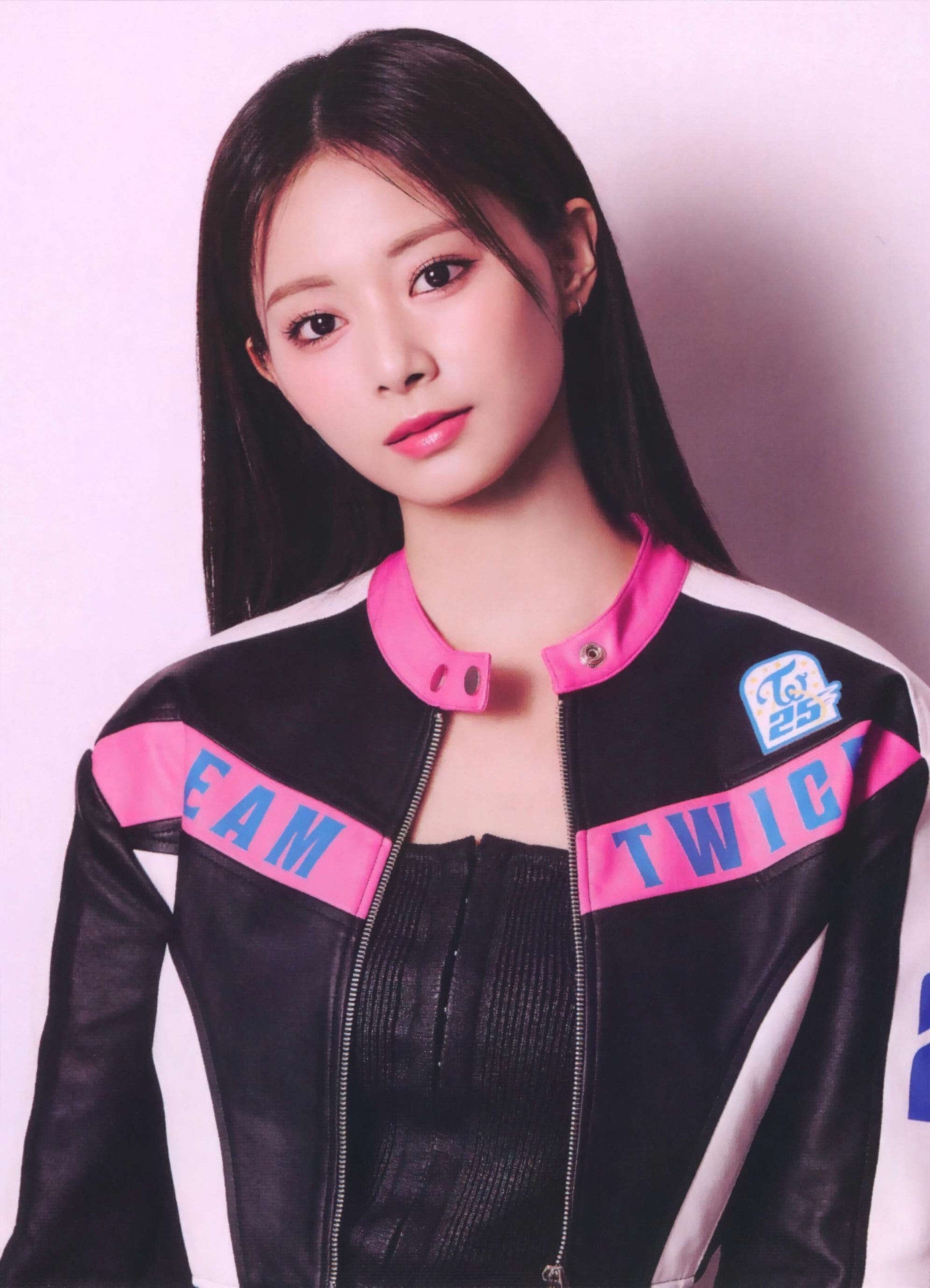 Đào Tinh Oánh cho rằng "tài nguyên" trong làng giải trí mà Tzuyu có được hoàn toàn "tỉ lệ nghịch" với sức ảnh hưởng của nữ idol. Đào Tinh Oánh cho rằng "tài nguyên" trong làng giải trí mà Tzuyu có được hoàn toàn "tỉ lệ nghịch" với sức ảnh hưởng của nữ idol.