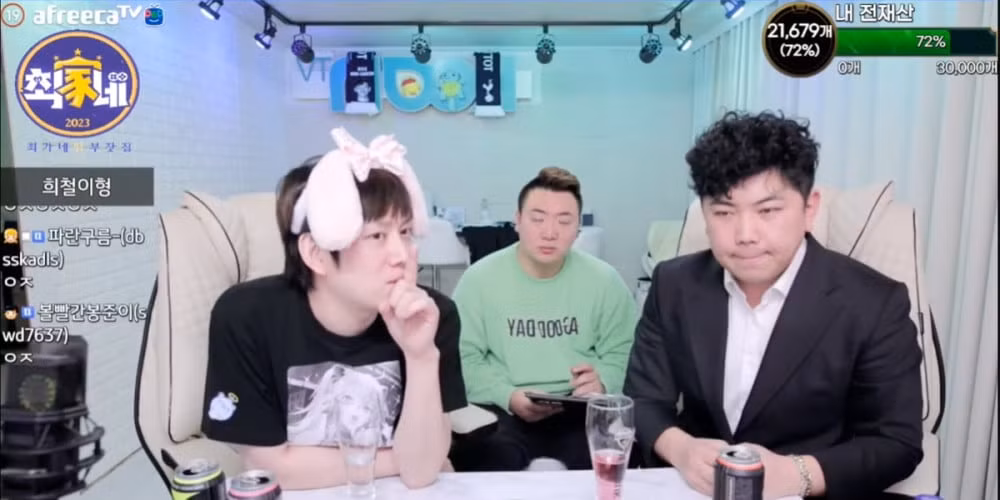 Bên dưới phần bình luận, nhiều tài khoản nam đã đồng tình với Heechul khiến anh càng thêm "hưng phấn", bất chấp sự bối rối của những người cùng tham dự trong buổi livestream.