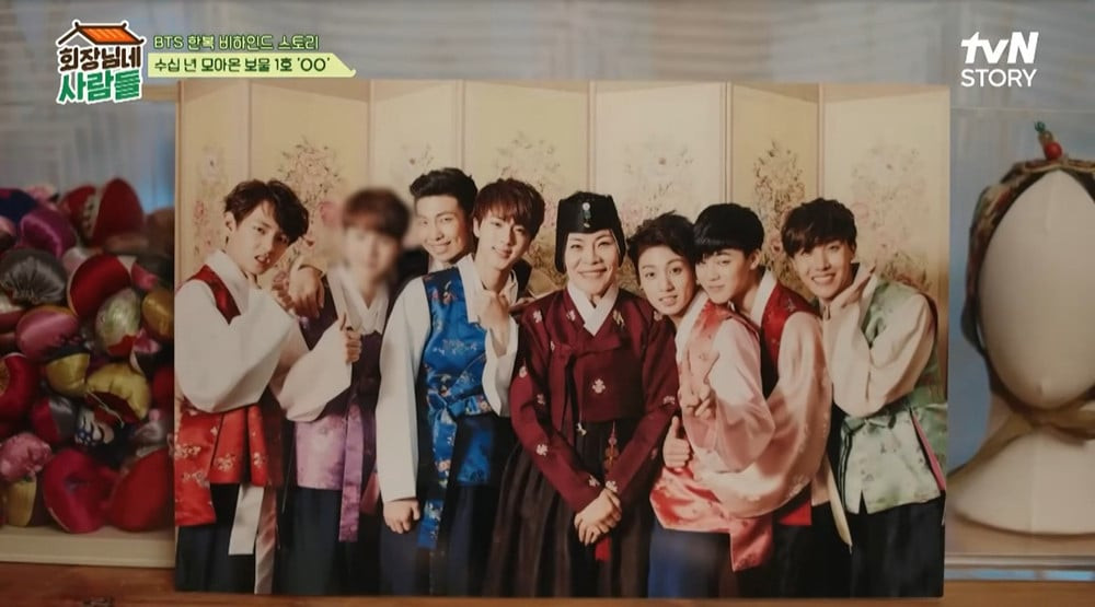 Nhiều hãng tin, đài cáp tại Hàn Quốc đã có động thái xóa bỏ hoặc che mờ sự xuất hiện của SUGA trong những tấm ảnh có đội hình của BTS.