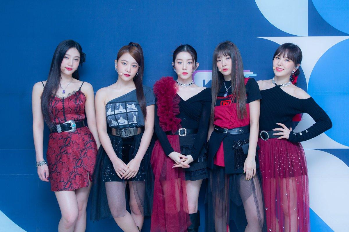 Những màn “tung thính” liên tiếp khiến nhiều người hâm mộ càng tin tưởng vào một tương lai trọn vẹn của Red Velvet.