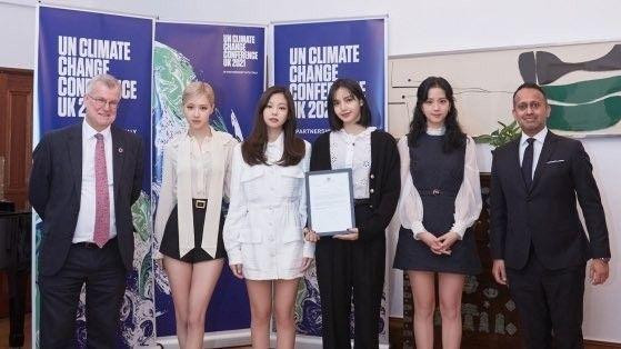 Thủ tướng Vương quốc Anh Boris Johnson đã gửi thư chúc mừng, cũng như đánh giá cao sức hút và sự thành công của BLACKPINK đã đạt được. Thủ tướng Vương quốc Anh Boris Johnson đã gửi thư chúc mừng, cũng như đánh giá cao sức hút và sự thành công của BLACKPINK đã đạt được.