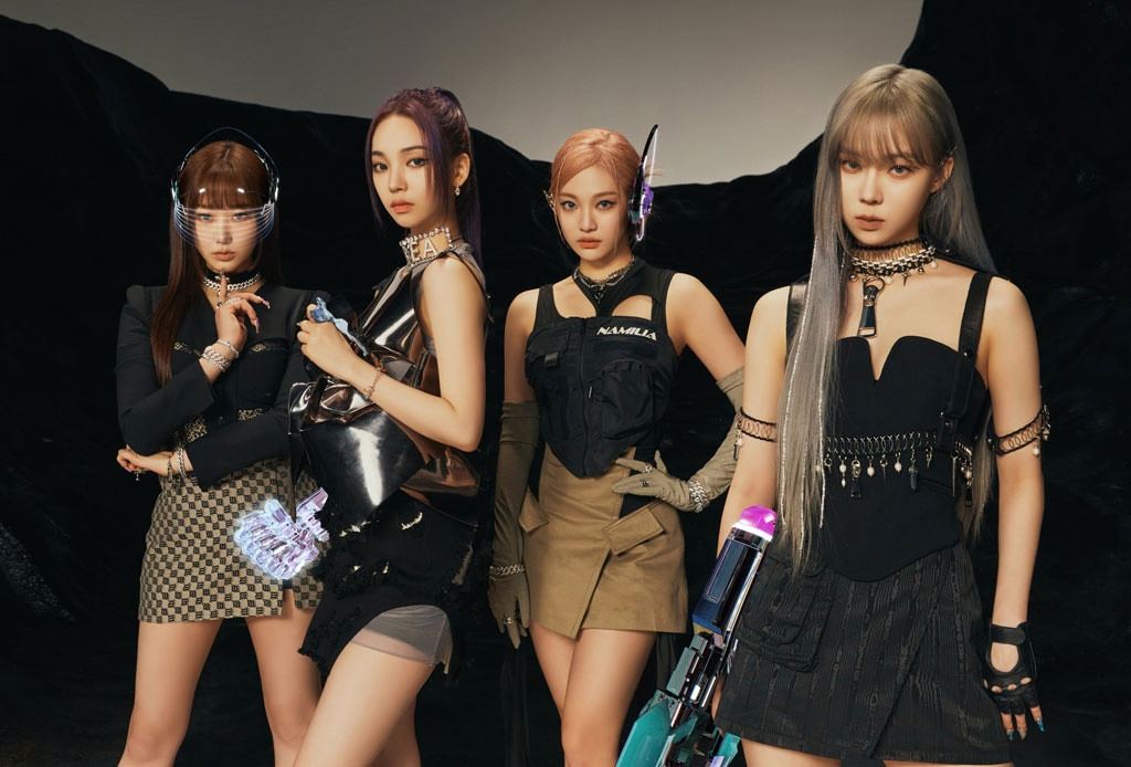 Lee Sung Soo tiết lộ aespa thậm chí đã khóc và đau khổ chấp nhận thực hiện bài hát chủ đề mới, dẫn đến lịch tung album của cả nhóm bị trì hoãn. Lee Sung Soo tiết lộ aespa thậm chí đã khóc và đau khổ chấp nhận thực hiện bài hát chủ đề mới, dẫn đến lịch tung album của cả nhóm bị trì hoãn.