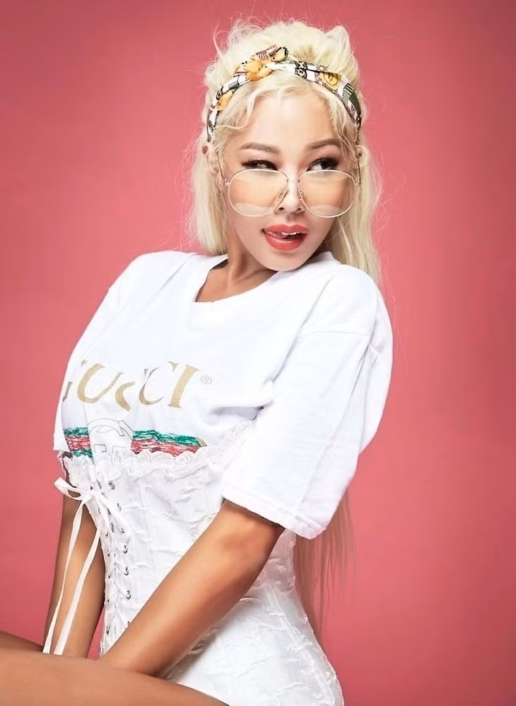 Á quân của Unpretty Rapstar mùa đầu tiên được khán giả đón nhận bởi phong cách quyến rũ kết hợp với chất Hip-Hop ngang tàng, quyết liệt.
