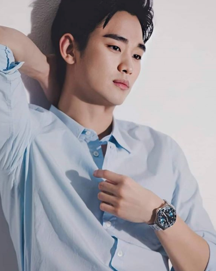 Bằng cách sản xuất hình ảnh Kim Soo Hyun như một con người kỹ thuật số, nam diễn viên chính là hình mẫu tiên phong của thị trường truyền thông số thế hệ tiếp theo. Bằng cách sản xuất hình ảnh Kim Soo Hyun như một con người kỹ thuật số, nam diễn viên chính là hình mẫu tiên phong của thị trường truyền thông số thế hệ tiếp theo.