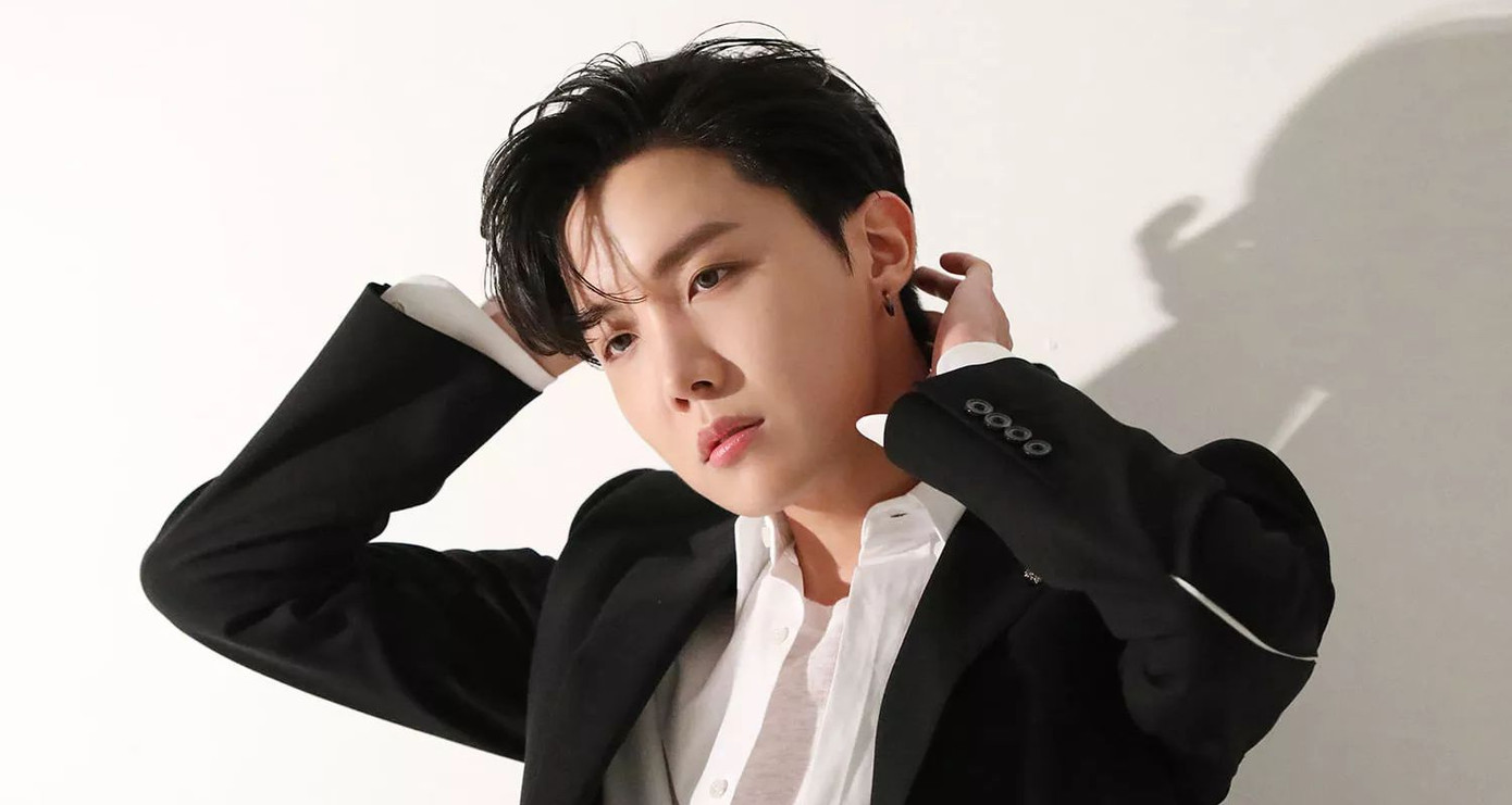 Sự vắng mặt bất ngờ của j-hope khiến người hâm mộ lo lắng cho tình hình hiện tại của nam nghệ sĩ. Sự vắng mặt bất ngờ của j-hope khiến người hâm mộ lo lắng cho tình hình hiện tại của nam nghệ sĩ.
