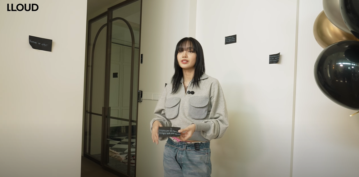 Biệt thự của Lisa có thiết kế nội thất hiện đại, trang nhã với tông màu đơn sắc cùng các không gian rộng được sắp xếp với bố cục và công năng hợp lý. Biệt thự của Lisa có thiết kế nội thất hiện đại, trang nhã với tông màu đơn sắc cùng các không gian rộng được sắp xếp với bố cục và công năng hợp lý.