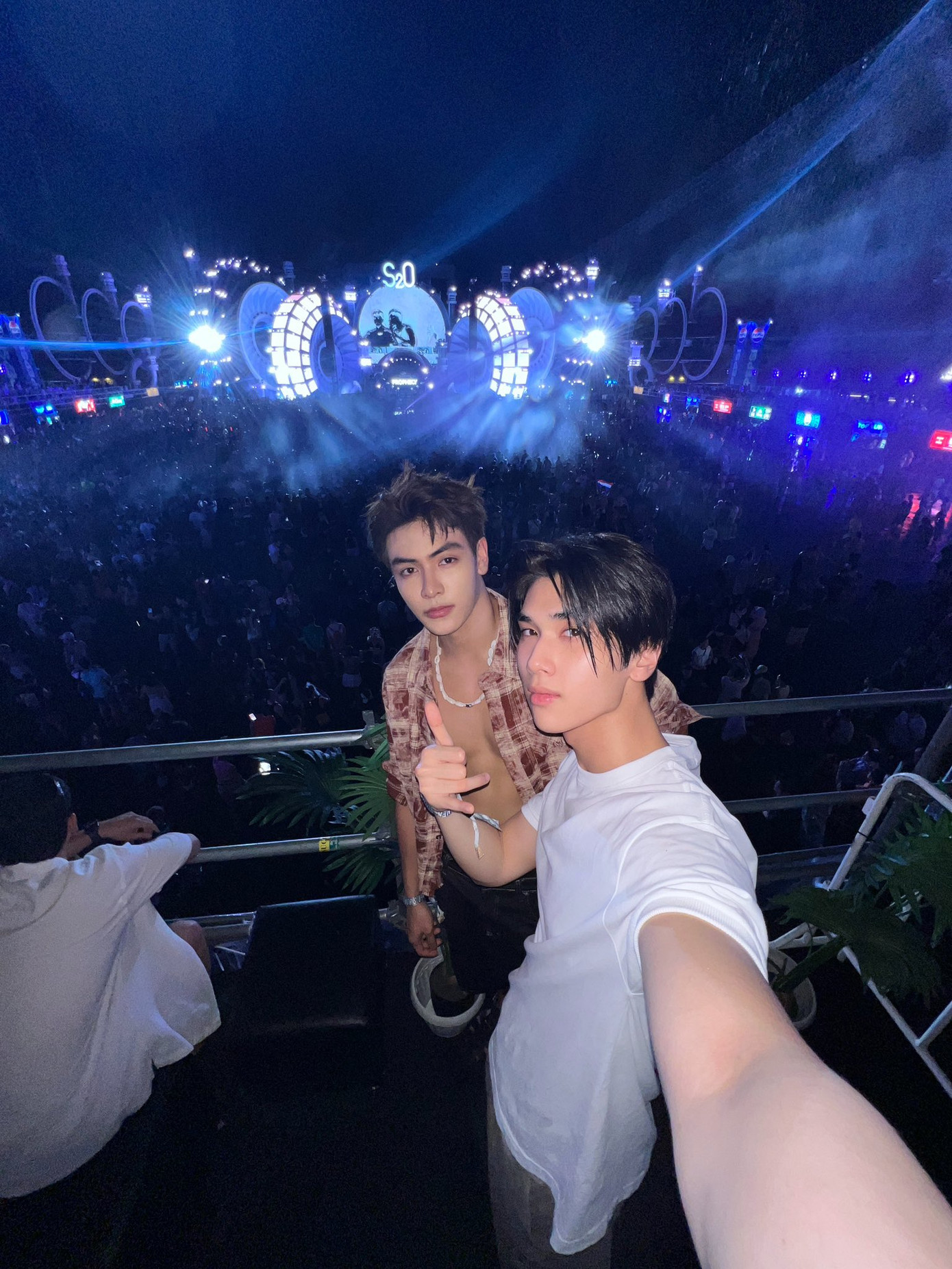 Bộ đôi Joong và Dunk Natachai trong Star and Sky Series vui vẻ tại đại nhạc hội Songkran. Bộ đôi Joong và Dunk Natachai trong Star and Sky Series vui vẻ tại đại nhạc hội Songkran.