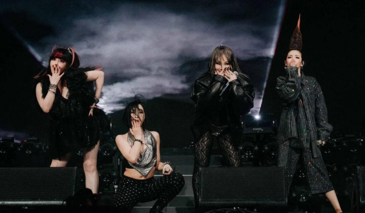 Trước đó, &quot;chị đại&quot; 2NE1 đã có màn tái ngộ bất ngờ tại Coachella và nhận được vô số lời khen &quot;có cánh&quot;.