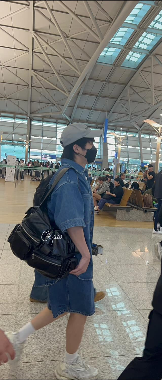 Netizen cảm thán về tấm ảnh chụp vội Xiumin:"Có thể lầm tưởng đây chính là hình ảnh của một cậu nhóc gen Z nào đó nếu không để ý kĩ" Nguồn: X @chawsuhae Netizen cảm thán về tấm ảnh chụp vội Xiumin:"Có thể lầm tưởng đây chính là hình ảnh của một cậu nhóc gen Z nào đó nếu không để ý kĩ" Nguồn: X @chawsuhae