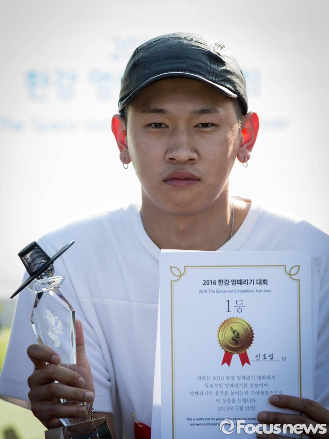 Nam ca sĩ là người giữ nhịp tim ổn định nhất trong số hơn 1.500 người tham gia. Nam ca sĩ là người giữ nhịp tim ổn định nhất trong số hơn 1.500 người tham gia.