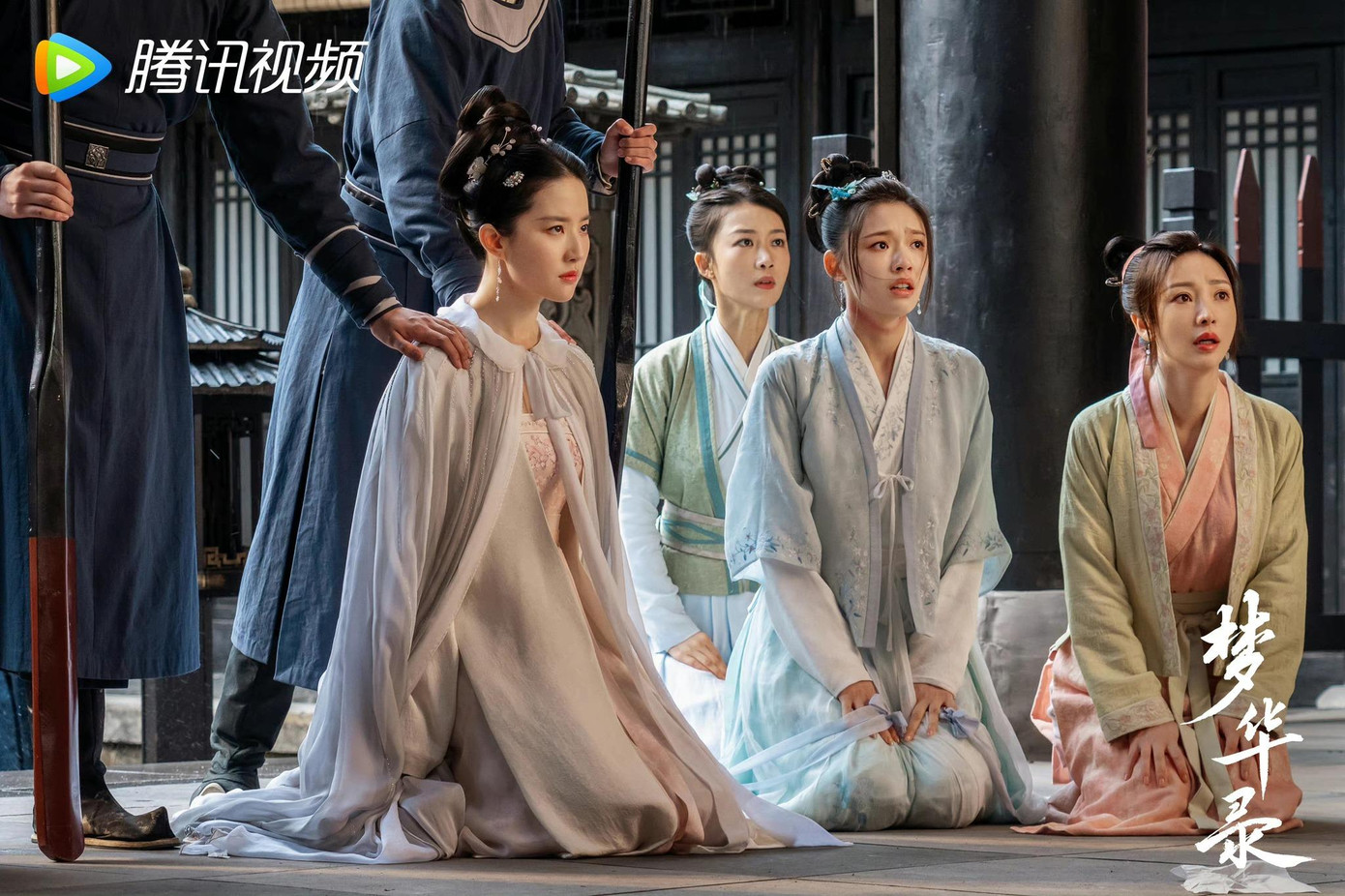 Đặc biệt, phân đoạn quỳ gối của Lưu Diệc Phi còn lên cả bảng hot search của nền tảng Weibo vì ánh mắt kiên định, bạo liệt thể hiện độ "lên trình" trong diễn xuất của nữ diễn viên. Đặc biệt, phân đoạn quỳ gối của Lưu Diệc Phi còn lên cả bảng hot search của nền tảng Weibo vì ánh mắt kiên định, bạo liệt thể hiện độ "lên trình" trong diễn xuất của nữ diễn viên.