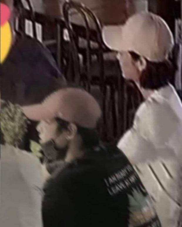 Bức ảnh được cộng đồng mạng lan truyền. Bức ảnh được cộng đồng mạng lan truyền.