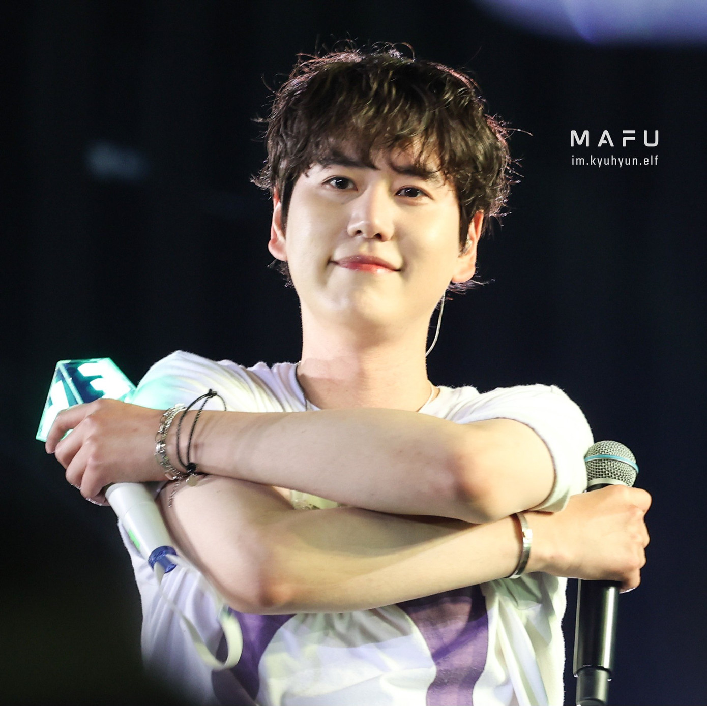 Hôm qua, em út Kyuhyun đã được fan Việt dạy nói câu “Chúng ta cùng già nhé!”, thể hiện tình cảm bền chặt giữa các chàng trai và fandom của mình dù đã gần 20 năm trôi qua - Nguồn: Twitter imkyuhyunelf Hôm qua, em út Kyuhyun đã được fan Việt dạy nói câu “Chúng ta cùng già nhé!”, thể hiện tình cảm bền chặt giữa các chàng trai và fandom của mình dù đã gần 20 năm trôi qua - Nguồn: Twitter imkyuhyunelf