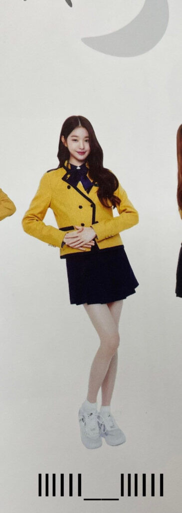 Đôi chân dài miên man của Won Young luôn là &quot;vũ khí&quot; thu hút mọi ánh nhìn của khán giả.