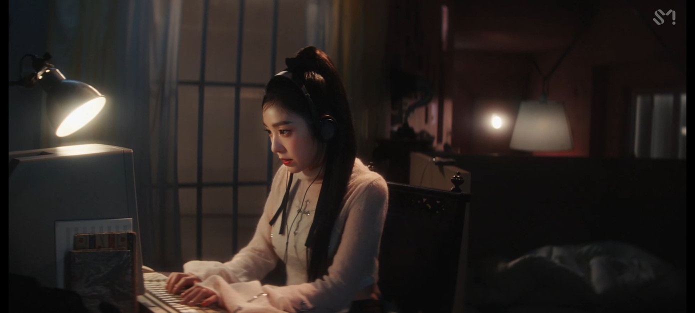 Irene đẹp &quot;không góc chết&quot;, giữ vững phong độ visual trứ danh trong MV mới nhất.