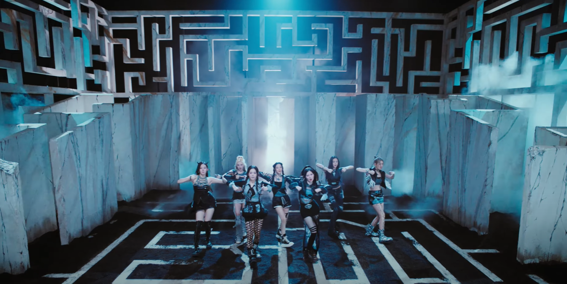 Những phân đoạn trong MV SHEESH khiến khán giả không thể không liên tưởng đến những set quay kinh điển của 2NE1, BLACKPINK.