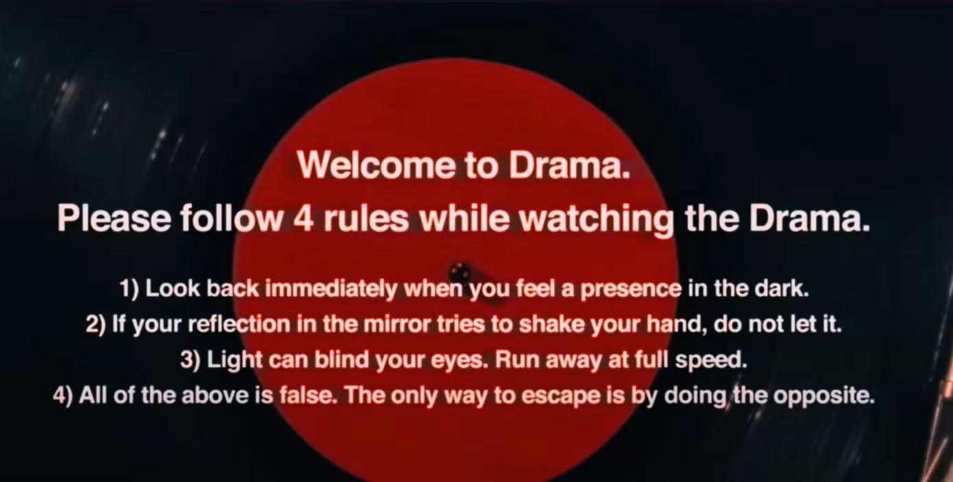 Bộ quy tắc kì lạ khiến cho MV Drama đáng xem ngay từ những giây phút đầu tiên. Bộ quy tắc kì lạ khiến cho MV Drama đáng xem ngay từ những giây phút đầu tiên.