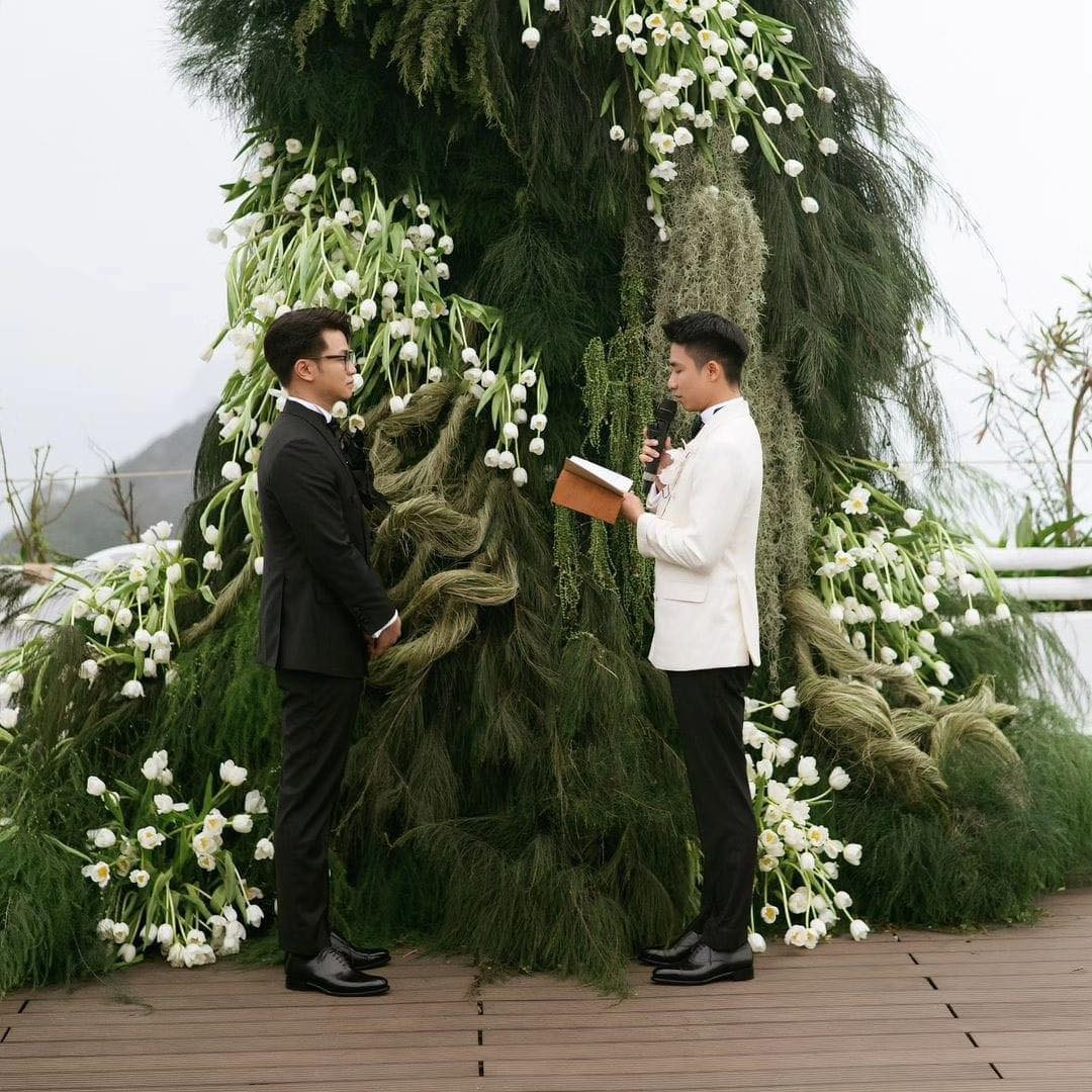 Những tấm ảnh "chiếm trọn spotlight" trên mạng xã hội khiến dân tình được phen "tan chảy" với dấu mốc ấn tượng trong "quá trình thành lập công ty" của gia đình Ninh Dương. Những tấm ảnh "chiếm trọn spotlight" trên mạng xã hội khiến dân tình được phen "tan chảy" với dấu mốc ấn tượng trong "quá trình thành lập công ty" của gia đình Ninh Dương.