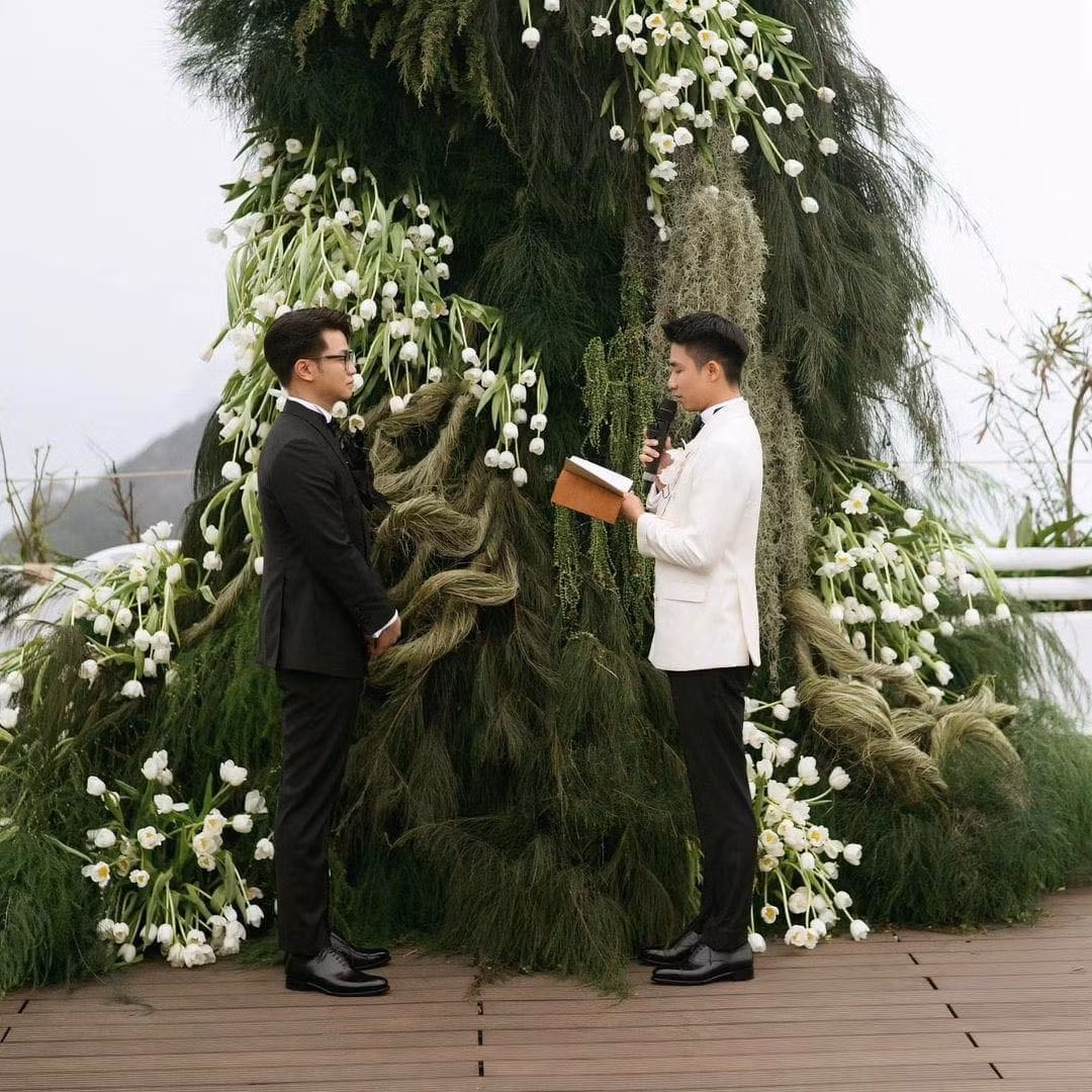 Những tấm ảnh "chiếm trọn spotlight" trên mạng xã hội khiến dân tình được phen "tan chảy" với dấu mốc ấn tượng trong "quá trình thành lập công ty" của gia đình Ninh Dương.