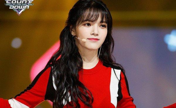 Tuy nhiên, cựu trưởng nhóm AOA có động thái phủ nhận: “Hình như chị chưa bao giờ đẩy em như thế cả”. Tuy nhiên, cựu trưởng nhóm AOA có động thái phủ nhận: “Hình như chị chưa bao giờ đẩy em như thế cả”.