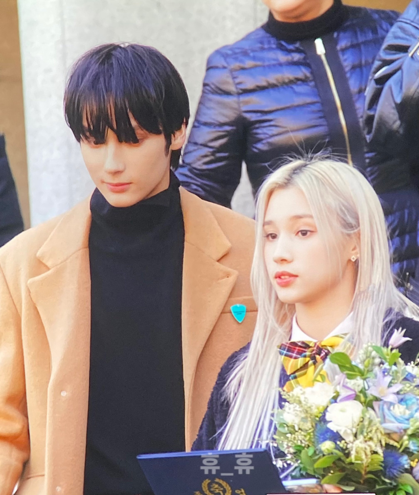 Nhiều bình luận cho rằng Huening Bahiyyih quá may mắn khi có một người anh không chỉ &quot;cực phẩm&quot; về phần tài năng, visual mà còn dành nhiều tình cảm cho em gái của mình.