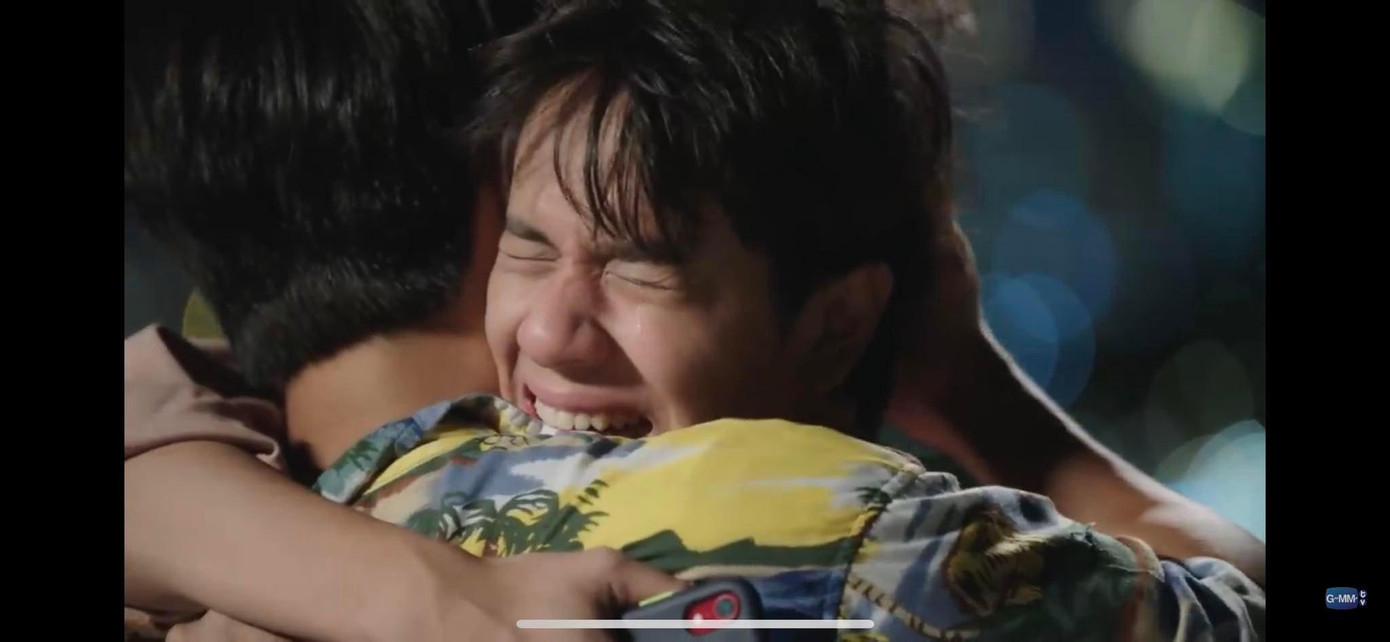 Bố Nanon từng chia sẻ, nhiều phân đoạn anh chàng vì quá nhập tâm đến mức không thể thoát vai, dù đã cắt cảnh nhưng vẫn bần thần trên phim trường. Bố Nanon từng chia sẻ, nhiều phân đoạn anh chàng vì quá nhập tâm đến mức không thể thoát vai, dù đã cắt cảnh nhưng vẫn bần thần trên phim trường.