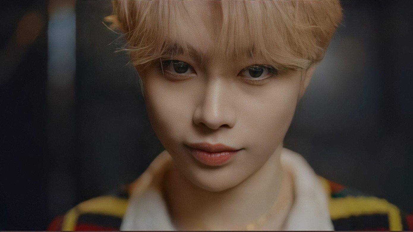 Đặc biệt, chất giọng âm trầm của Hanbin cho lời thoại "I'm dreamer, only one" cũng gây ấn tượng mạnh mẽ. Đặc biệt, chất giọng âm trầm của Hanbin cho lời thoại "I'm dreamer, only one" cũng gây ấn tượng mạnh mẽ.